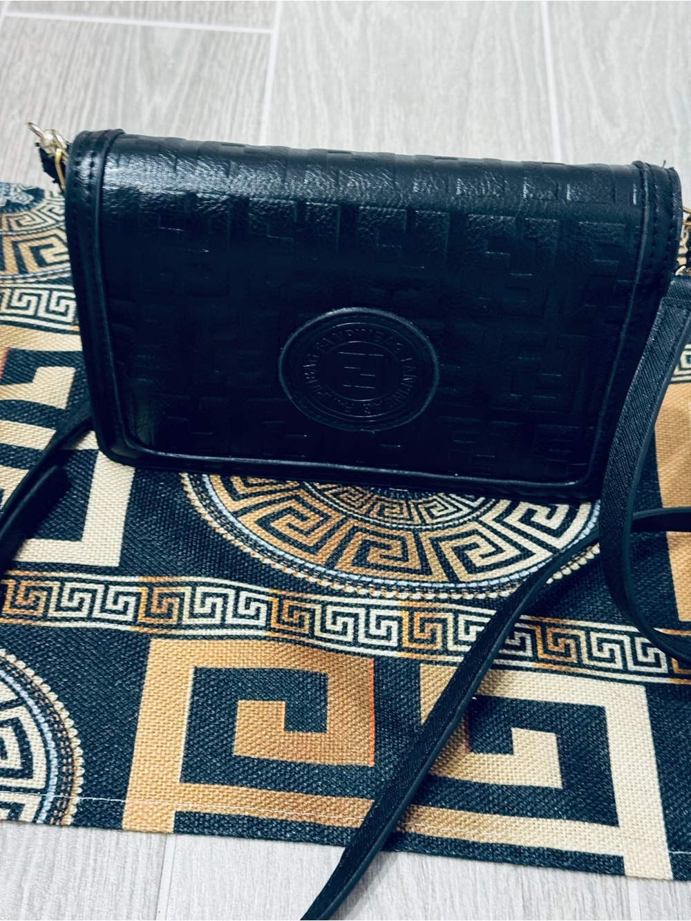 Embossed Black Crossbody Shoulder Bag size 5/8,5 inch